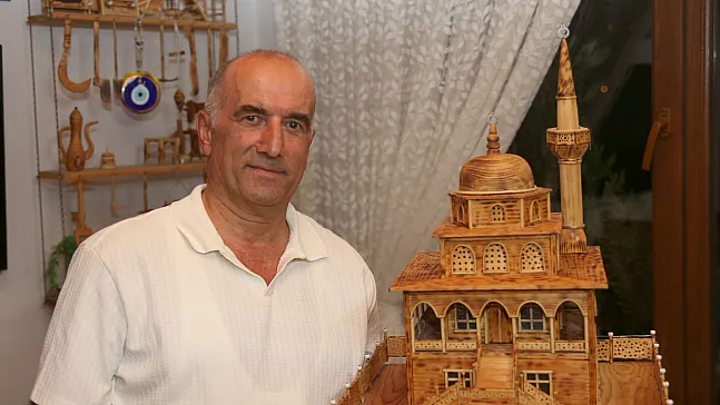Atık ahşabı sanat eserine dönüştürüyor: Emekli olduktan sonra başladığı hobi tutkuya dönüştü