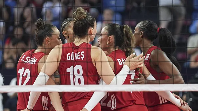 İstanbul'da fırtına gibi başlangıç yapan milliler set vermedi