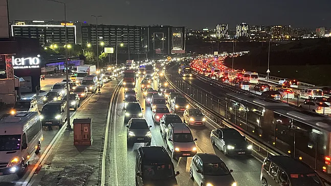 İstanbul'da mesai çıkışı trafik çilesi: Yoğunluk yüzde 87'ye çıktı