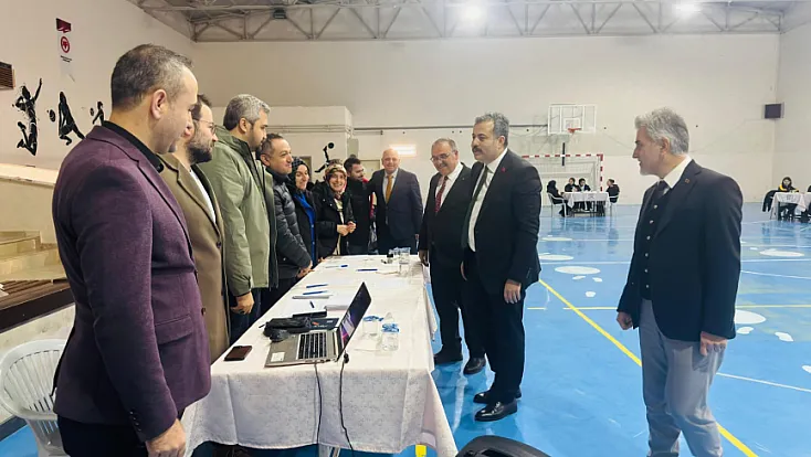 Gençler İstiklal Marşı için yarıştı