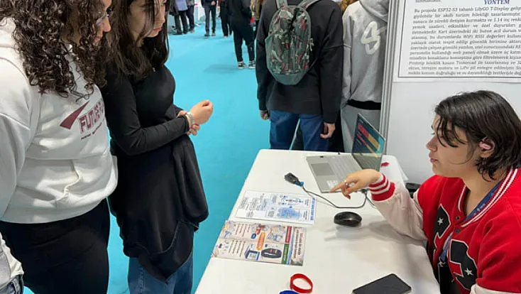 Lise öğrencilerinden 'Akıllı Turizm Bilekliği' projesi