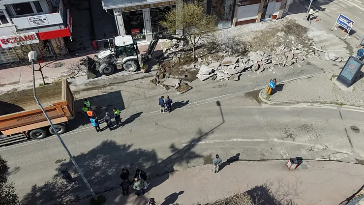 Samsun'da yol atağı: İstiklal Caddesi trafiğe kapatıldı