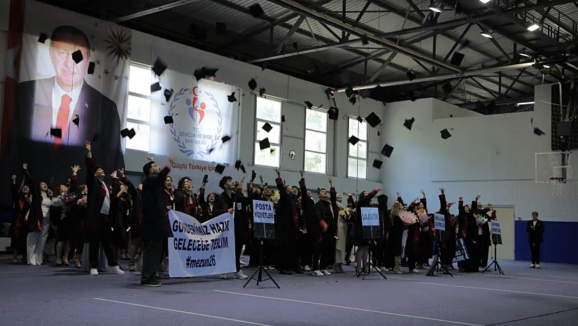 Alaçam MYO'da mezuniyet sevinci