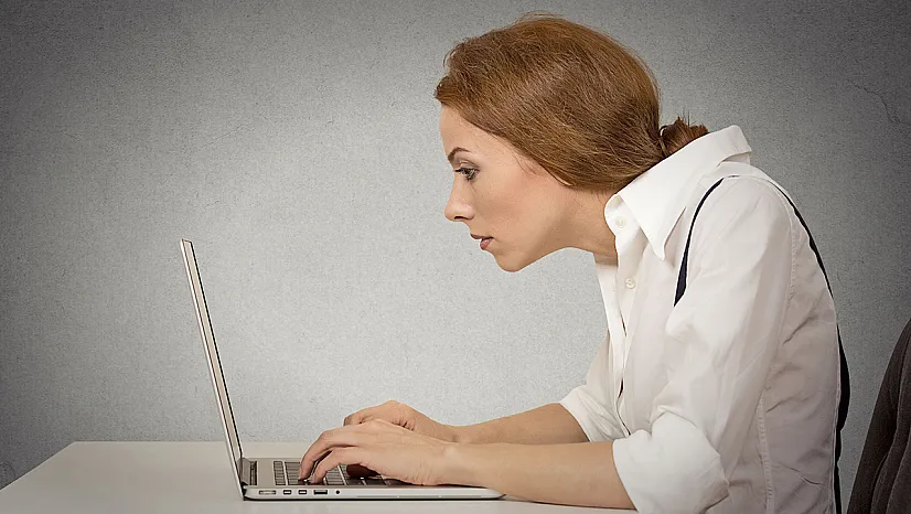 Boyun ağrılarınızın gizli sebebi..Text Neck nedir?