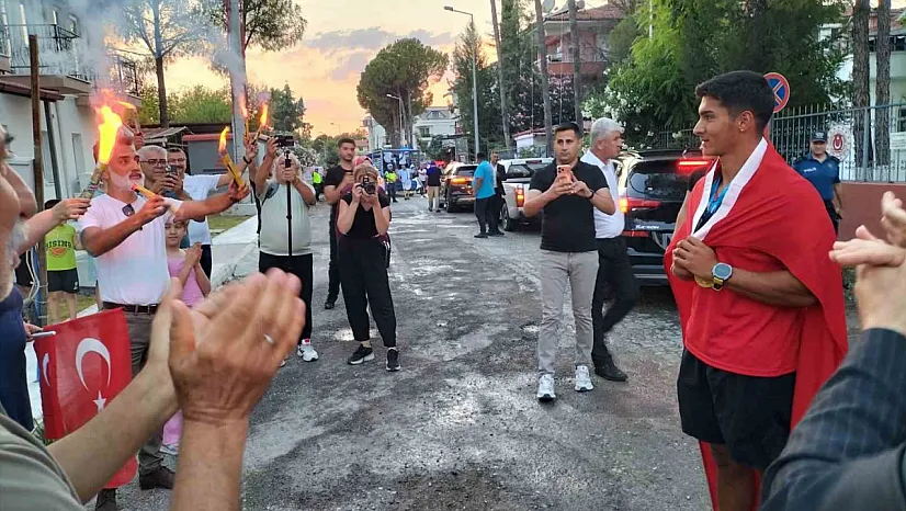 Dünya şampiyonu Karahan coşkuyla karşılandı