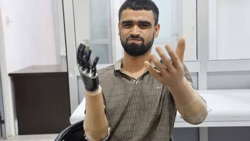 Elektrik akımı sonrası yaşamı değişen Muhammed'in yüzü güldü