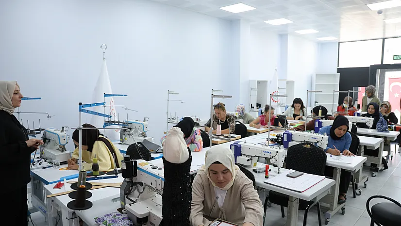 Farklı mesleklerden kadınların ortak hedefi moda