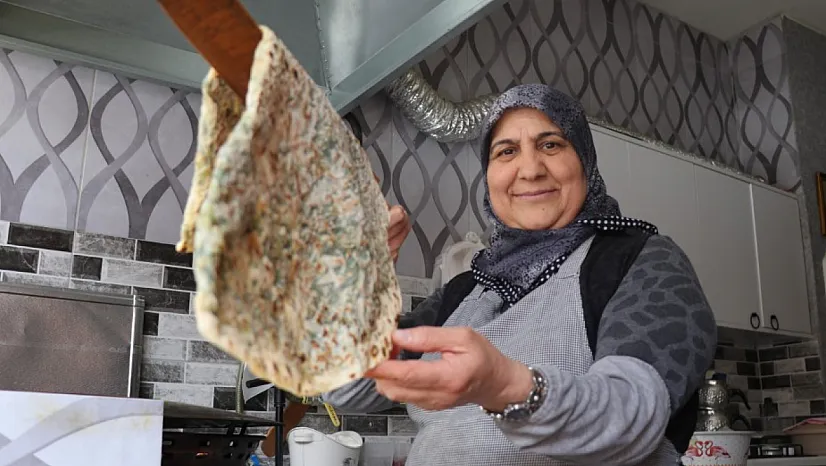 Gözleme satarak 10 çocuk büyüttü