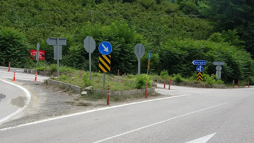 Kafa karıştıran kavşakta tabela sayısı azaltıldı