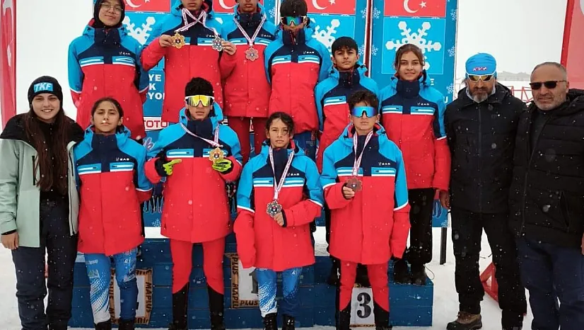 Kayakçılardan Hakkari'de Madalya Yağmuru