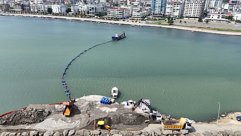 Kurupelit Yat Limanı'nda koku ve yosun temizliği başladı