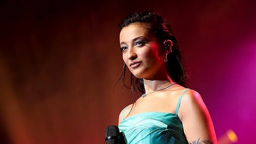 Melike Şahin'den 'Diva' yarışına ara: Karnı burnunda pozlarla bebek müjdesi!