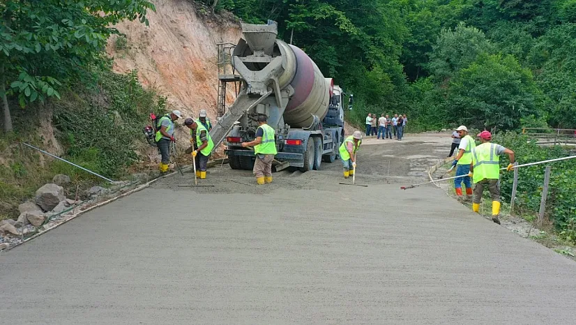 Ordu'da beton yol çalışmaları sürüyor