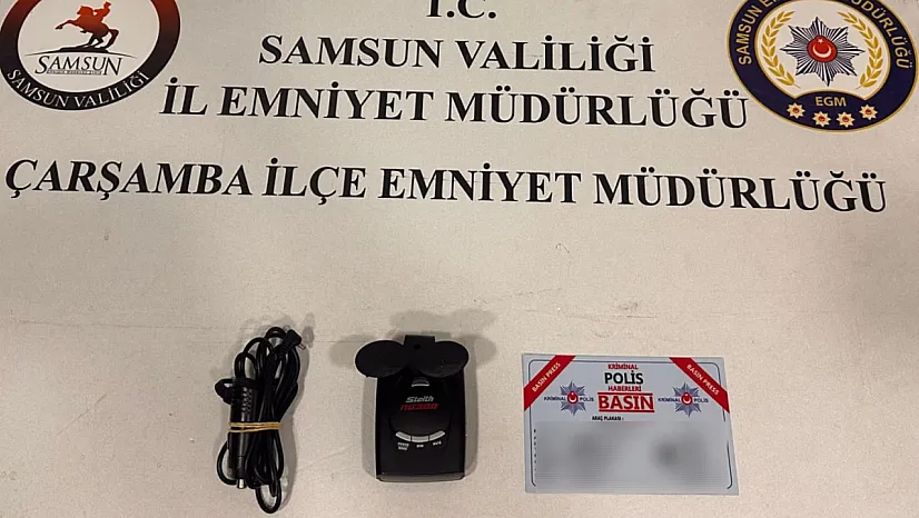 Radar tespit cihazı ile sahte polis kartı ele geçirildi