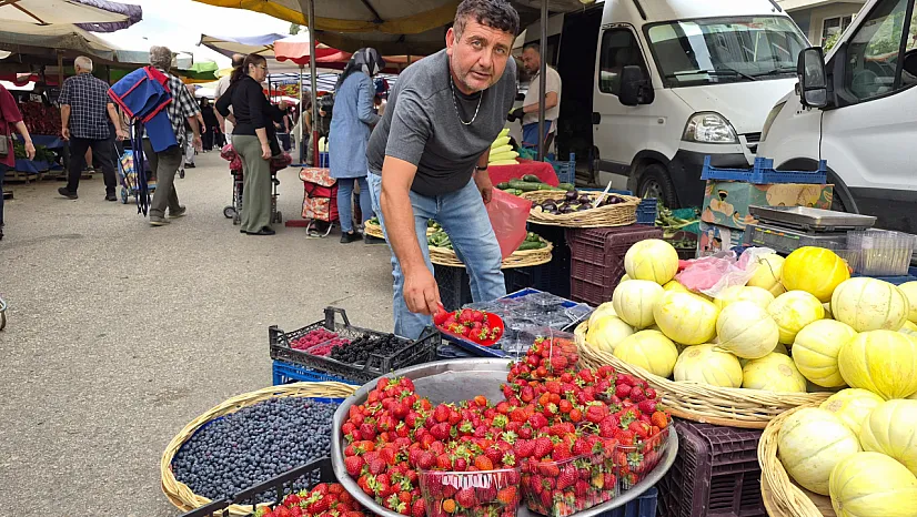 Sonbahar geldi, çilek tezgâhtan inmedi