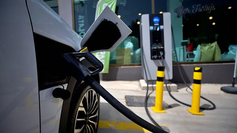 Türkiye'de satılan arabaların yarısı elektrikli ve hibrit oldu