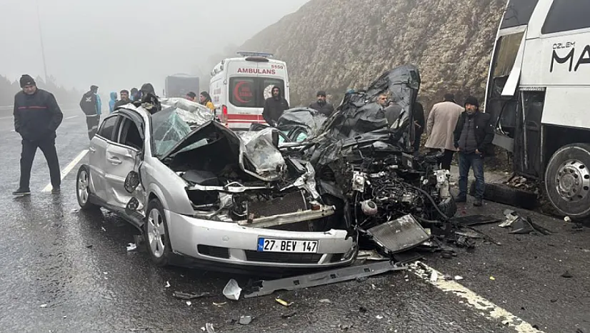 Yasaklı 'U' dönüşü zincirleme kazaya neden oldu