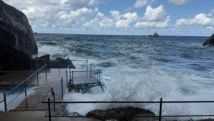 Zonguldak'ta dalgalar 3 metreyi buldu