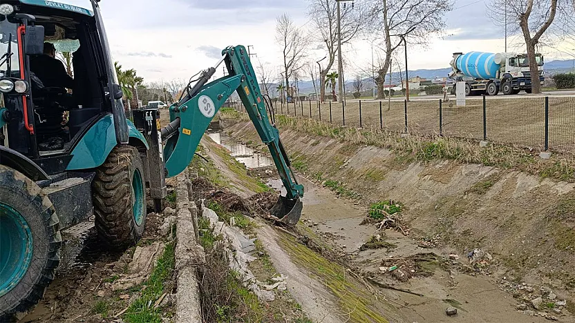 Bafra'da DSİ'den kanal temizliği