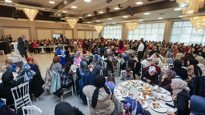 Başkan Sandıkçı  52 mahalleden gelen kadınların sorunlarını dinledi