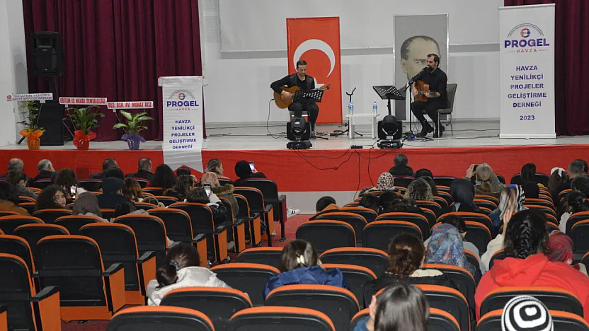 Havza'da duygulu şarkılar gecesi düzenlendi