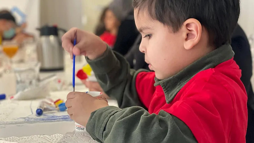 Saksı boyayıp çiçek diken lösemili çocuklar, Samsun'da moral depoladı!