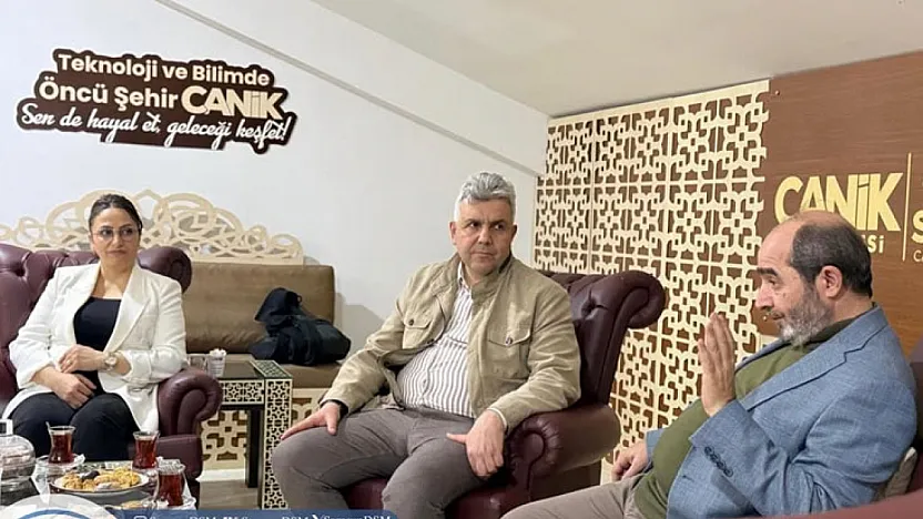 Samsun'da anlamlı buluşma : yazar ve şair Dr. Ömer Demirbağ genç kalplere dokundu