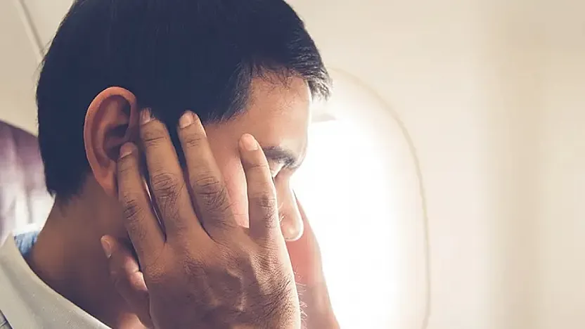 Uçak yolculuğunda kulak tıkanması neden olur?