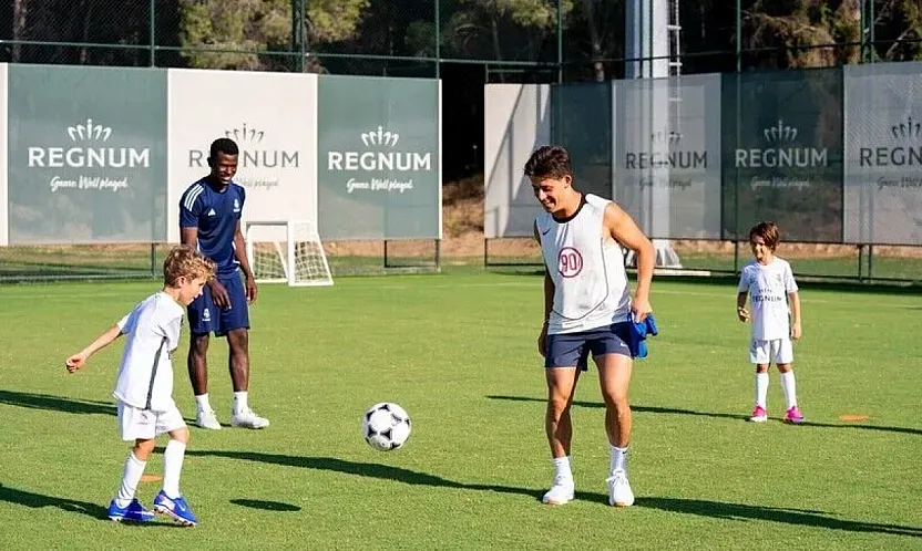 Arda Güler'den Minik Futbolculara Sürpriz Ziyaret