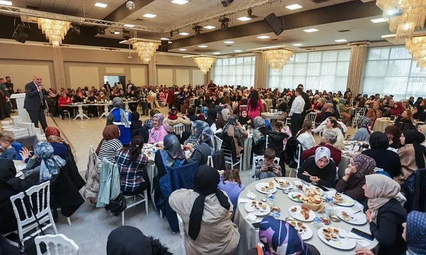 Başkan Sandıkçı  52 mahalleden gelen kadınların sorunlarını dinledi