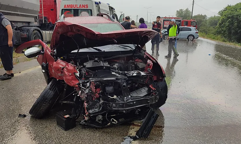 Çarşamba'da feci kaza: 2'si ağır 4 yaralı