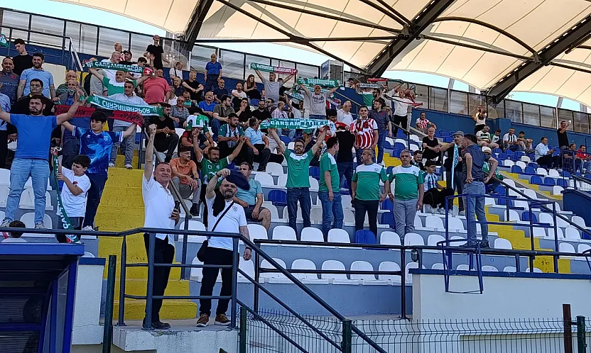 Çarşambaspor taraftarı İstanbul'da tribünleri dolduruyor