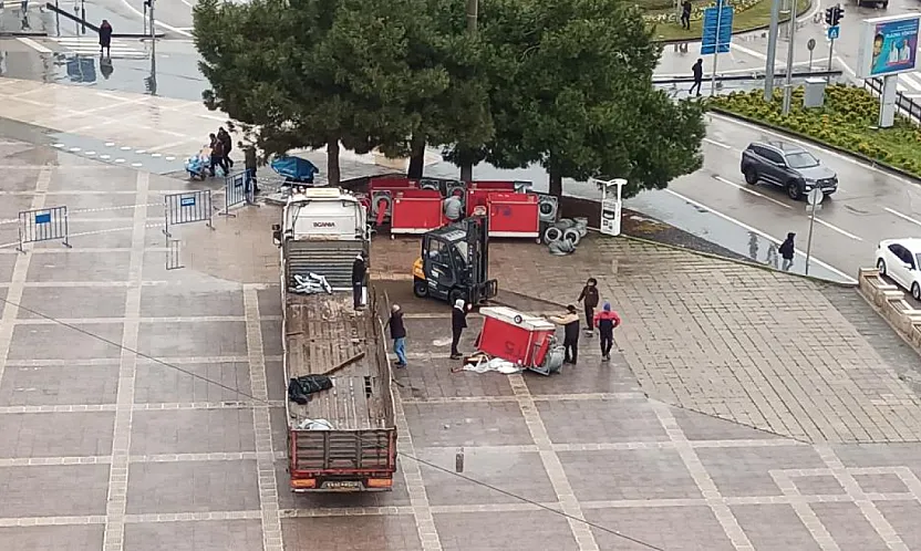 Cumhuriyet Meydanı'nda İş Kazası Paniği
