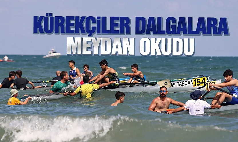 Deniz küreği şampiyonasında sporcular dalgalarla mücadele etti