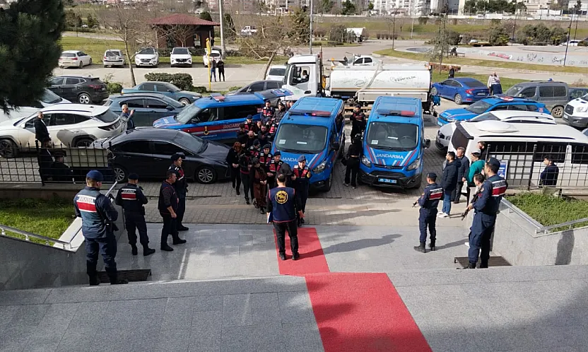 Fuhuş operasyonunda 8 kişi adliyede!