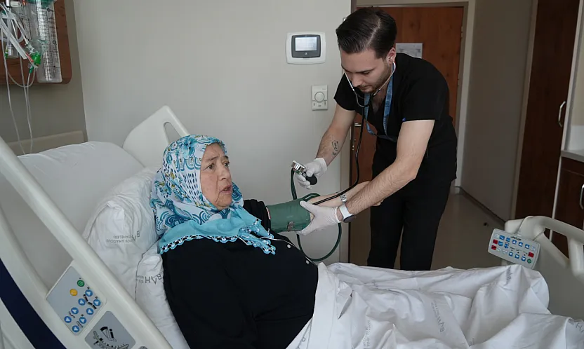 Görenler kilo aldı sandı, karnından 10,5 kiloluk dev kitle çıkarıldı