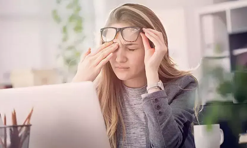 Göz seğirmesi neden olur?