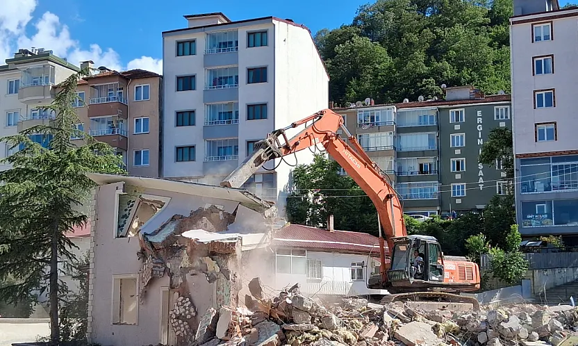 Havza'da o binaya yıkım