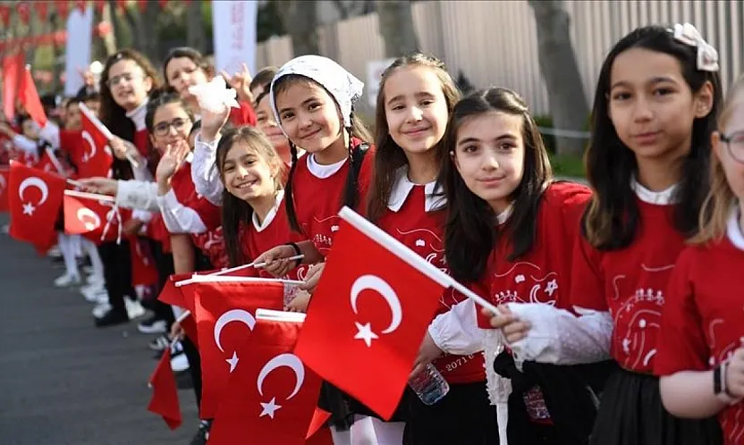 Okullarda ilk ders 'Bayrak Sevgisi' temasıyla başlayacak