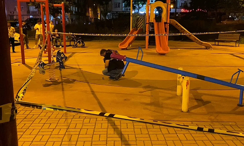 Parktaki gençlere tüfekle saldırdı:10 yaralı