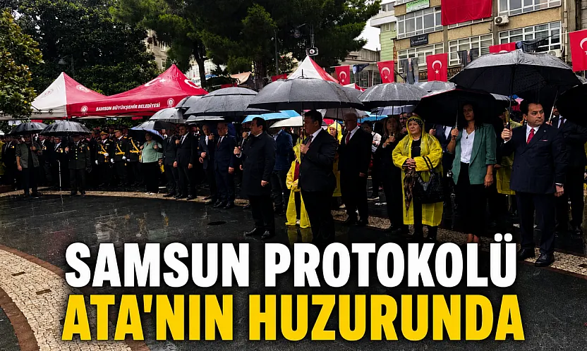 Samsun'da 30 Ağustos Zafer Bayramı'nda Atatürk Anıtı'na çelenk sunuldu
