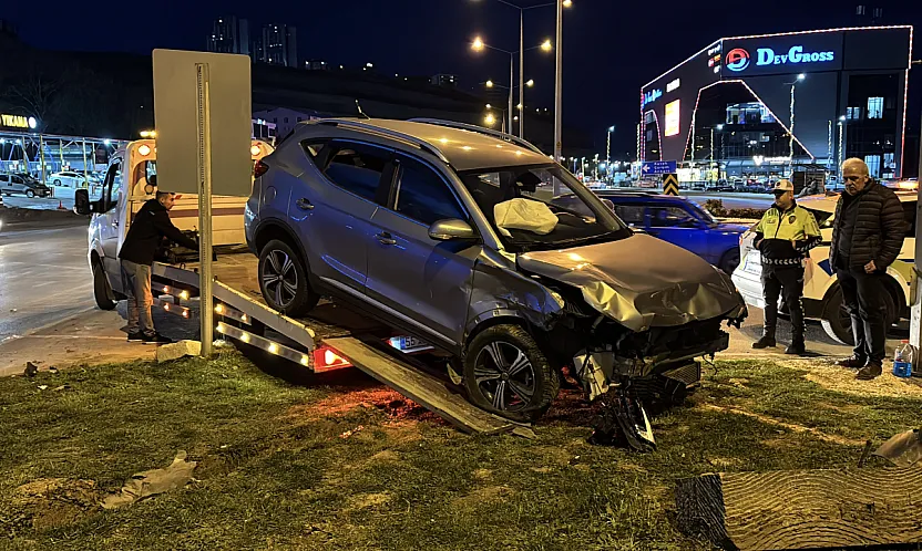 Samsun'da iki otomobilin çarpışmasıyla 2 yaralandı