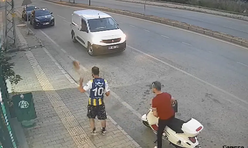 Samsun'da kediye tekme atan kişi kameraya yansıdı
