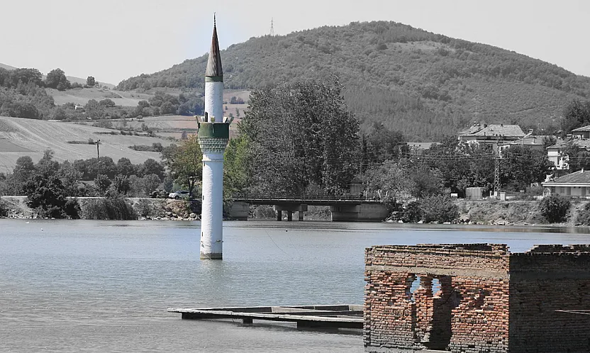 Samsun'da sular altında bir köy: Sadece minaresi kaldı