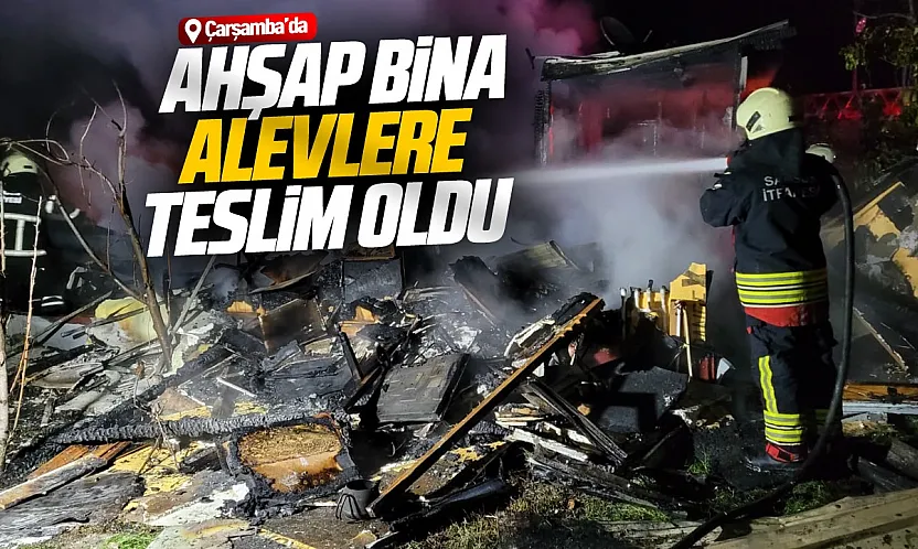 Samsun'un Çarşamba ilçesinde iki katlı ahşap ev çıkan yangında küle döndü