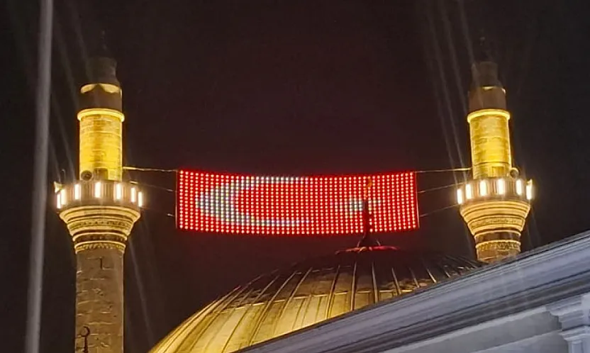 Samsun'un kalbi Büyük Cami mahyalarla donatıldı