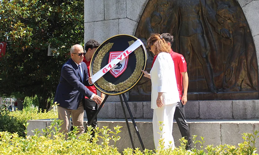 Samsunspor 61. Kuruluş yıl dönümünde anıta çelenk konuldu