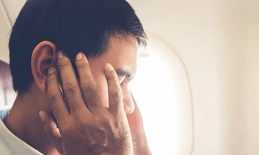 Uçak yolculuğunda kulak tıkanması neden olur?