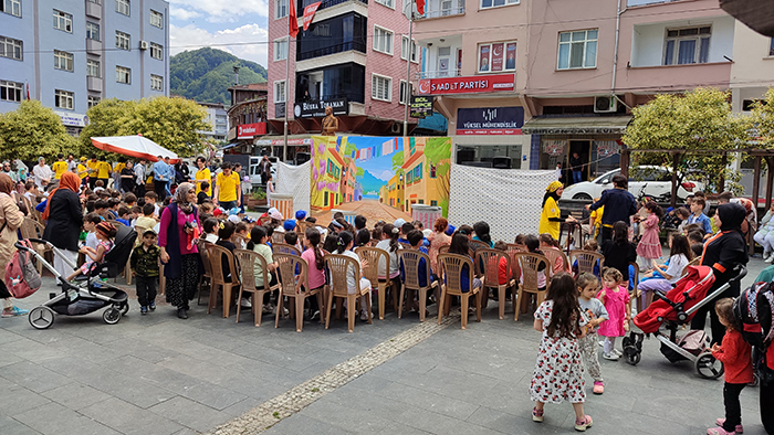 aa-20230603-31323486-31323483-salipazarinda-cocuklar-icin-tiyatro-oyunu-sahnelendi.jpg
