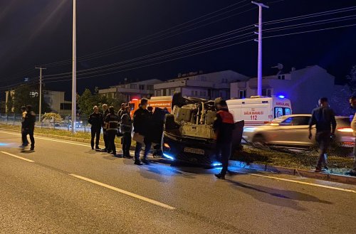 aa-20231026-32531034-32531033-samsunda-devrilen-otomobildeki-3-kisi-yaralandi.jpg